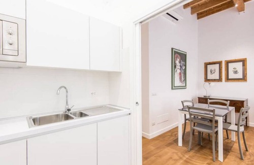 Trastevere Apartment | San Cosimato Luxury Bright Apartment
