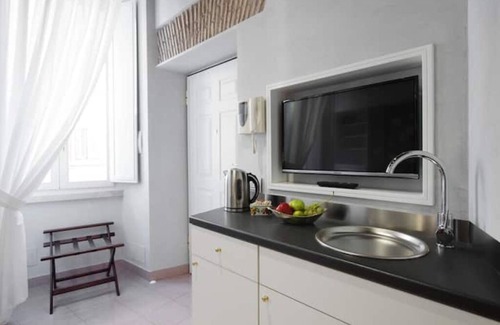 Rione IX Pigna Apartment | Secret Studio Retreat in the Heart of the Ghetto by Houseeds