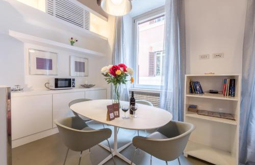 Rione IV Campo Marzio Apartment | Silver Spanish's steps