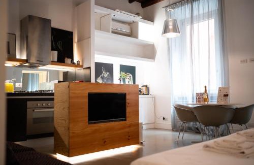 Rione IV Campo Marzio Apartment | Silver Spanish's steps