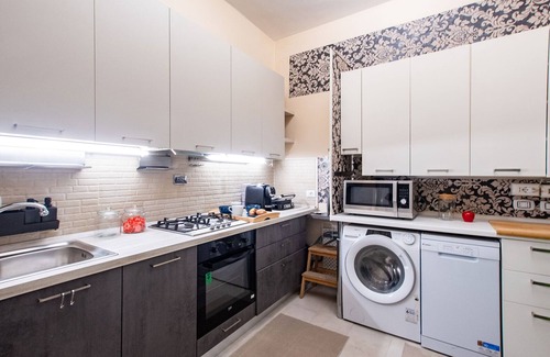 Monti Apartment | Smart House Colosseo by BarbarHouse