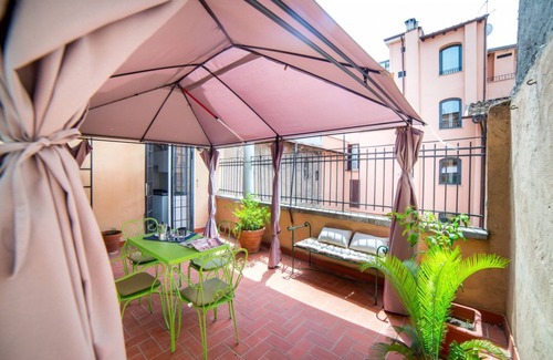 Vatican Apartment | Spacious 3-rooms flat with sunny Terrace at the Vatican!
