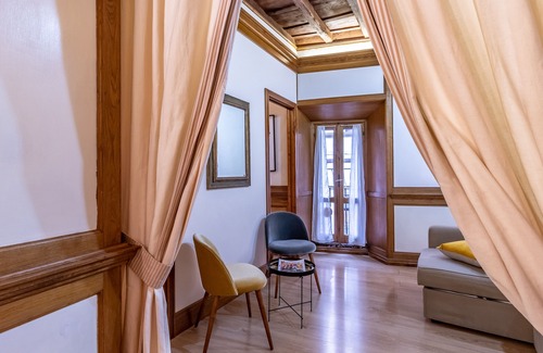 Rione IV Campo Marzio Apartment | Spagna Historical Apartment by Spanish Steps