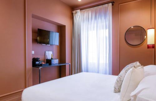 Rione III Colonna House | The Mendeli Suite