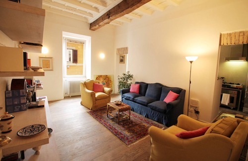 Rione II Trevi Apartment | The Trevi Fountain and Spanish Steps Experience