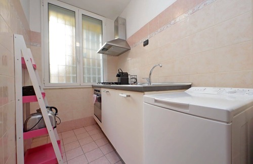 Rione II Trevi Apartment | Trevi Comfort, Bright 1 Br Flat By Halldis