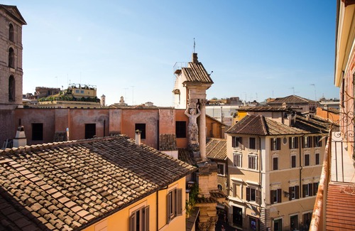 Rione II Trevi Apartment | TrevInn - Central Trevi Fountain Suites Apartment