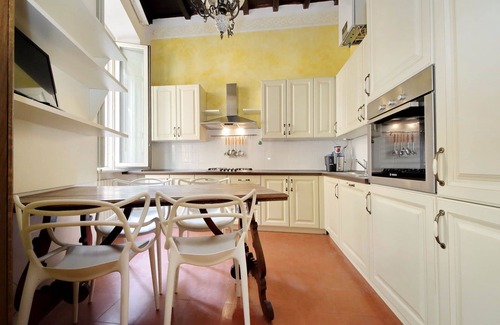 Rione IV Campo Marzio Apartment | Vantaggio 1 Bdr Close Piazza Di Spagna by Halldis