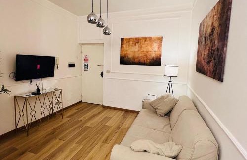 Rione IV Campo Marzio Apartment | Via del Corso Charme Apartment