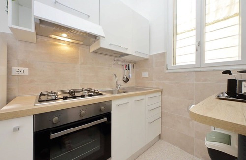 Rione V Ponte Apartment | Vicolo Cellini, Lovely & Bright 2 Br Apartment By Halldis