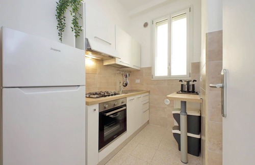 Rione V Ponte Apartment | Vicolo Cellini, Lovely & Bright 2 Br Apartment By Halldis