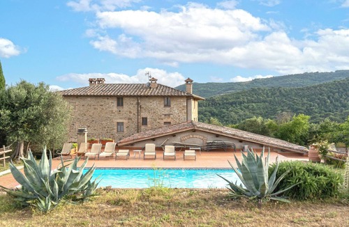 Cibottola House | 10 bedroom cottage for groups, wine/oil tasting, cooking lessons, private pool