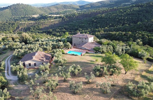 Cibottola House | 10 bedroom cottage for groups, wine/oil tasting, cooking lessons, private pool