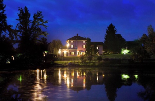 Saint-remy-de-provence House | 100. Studied, Villa On The Lake