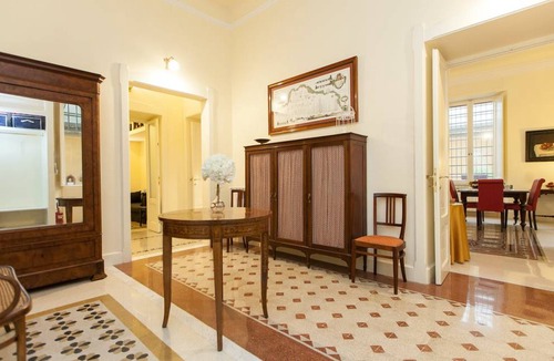 Roman Ghetto Apartment | 110 m² Apartment ∙ 3 bedrooms ∙ 6 guests