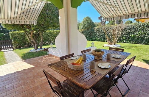 Porto Recanati Villa | 12-SEATER VILLA WITH POOL, GARDEN AND DIRECT BEACH ACCESS, PET FRIENDLY