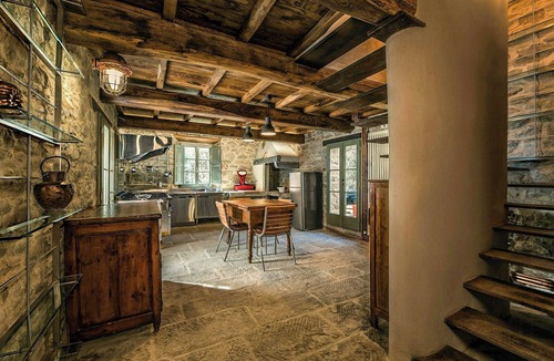 Loro Ciuffenna House | 1800s stone house with hot tub and river access