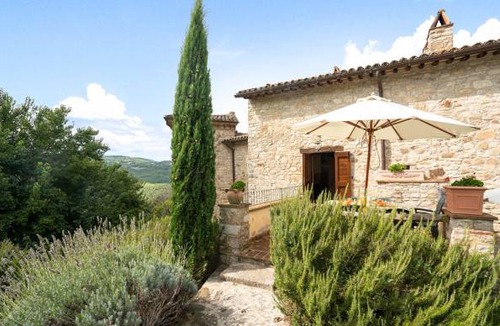 Izzalini Apartment | 2 bedroom accommodation in Todi PG