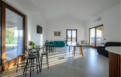 Moscufo Apartment | 2 Bedroom Amazing Apartment In Moscufo