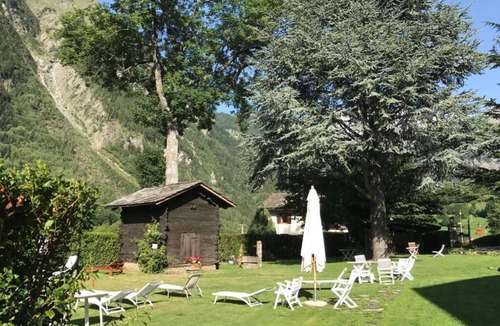 Pallusieux Apartment | 2 Rooms With Mt. Blanc View and Garden