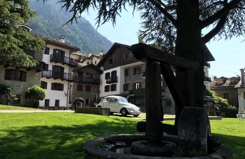 Pallusieux Apartment | 2 Rooms With Mt. Blanc View and Garden