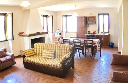 Spoleto House | 2 villas in adjoining fields - sleep 50 with infinity pool + fantastic views