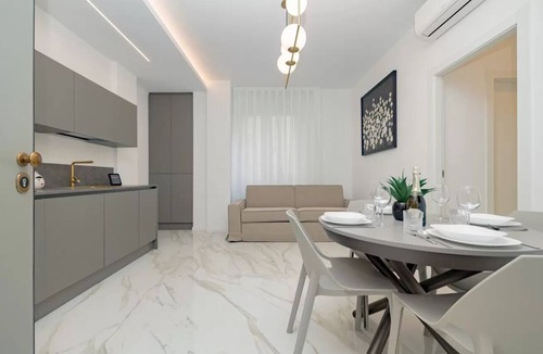Porta Vittoria Apartment | 2CO4 [Cathedral] Modern Central