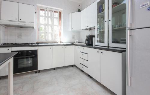 Laura House | 3 Bedroom Amazing Home In Capaccio Scalo