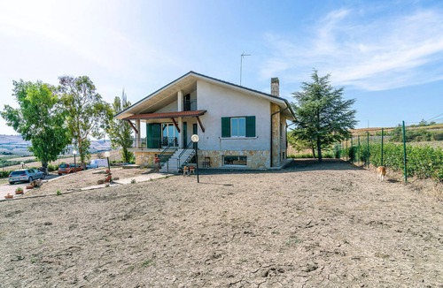 Montenero di Bisaccia House | 3 bedroom accommodation in Montenero di Bisaccia