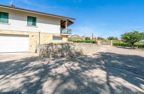 Montenero di Bisaccia House | 3 bedroom accommodation in Montenero di Bisaccia