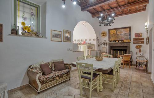 Canino Apartment | 3 Bedroom Stunning Apartment In Canino