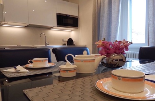 Vatican Apartment | 3 beds/3 baths, 3 min. walking to the Vatican Museums, metro station, FREE WIFI