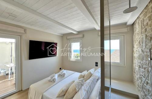 Numana Apartment | 301 - MARENOSTRUM COSTARELLA LUXURY SUITES - SUITE - SPIAGGIA E NAVETTA PRIVATA AL WHITE BEACH OMAGGIO dal lun al ven fino al 2 agosto