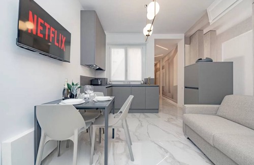 Zona Risorgimento Apartment | 4CO4 [Cathedral] Luxurious Large Central