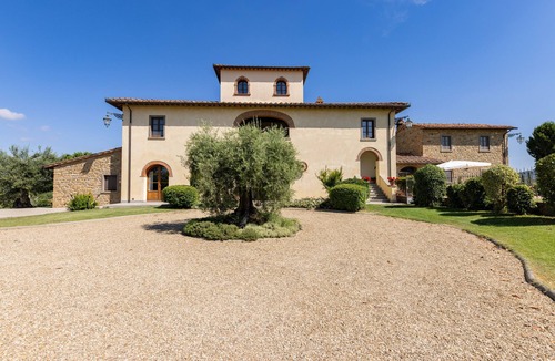 Montecolognola Villa | 5BR Luxury Villa, Sublime Location, Private Pool, Sauna, Colour-therapy Shower