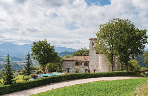 Furlo House | 6 bedroom gorgeous home in Cagli PU