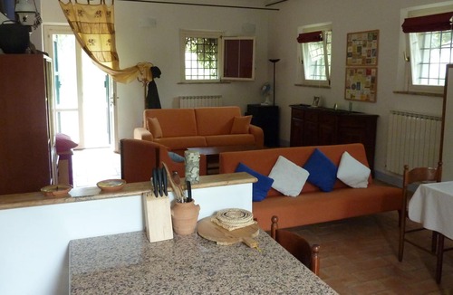 Scapezzano Apartment | 80 sqm open space-style flat in a green setting