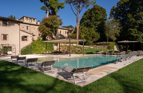 San Severino Marche Villa | 8000 m² Villa ∙ 16 bedrooms ∙ 48 guests