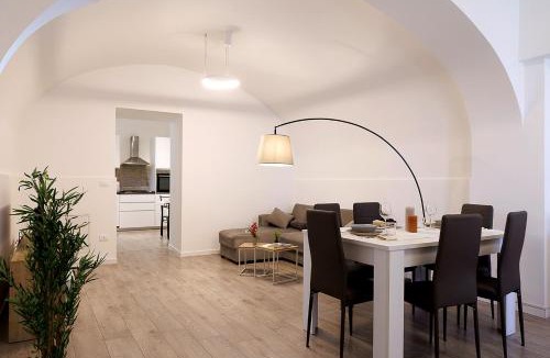 L'Aquila Apartment | 99 Cannelle-centro storico-elegante e spazioso-Smart TV-WiFi-parcheggio privato