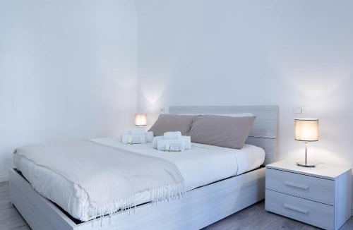 L'Aquila Apartment | 99 Cannelle-centro storico-elegante e spazioso-Smart TV-WiFi-parcheggio privato