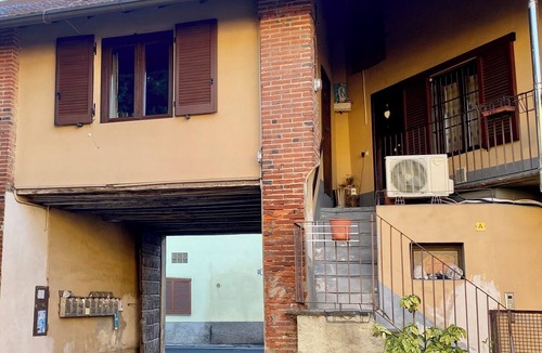 Milan Apartment | A 1875 townhouse in historic Milan, 17 minutes from downtown