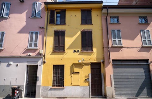 Centro Storico Apartment | A comfortable 65 sqm apartment, suitable for up to 3 people, located on the first floor of a building without an elevator (access via stairs).The property is strategically located just 50 meters from the hospital.Piacenza city center is easily accessible