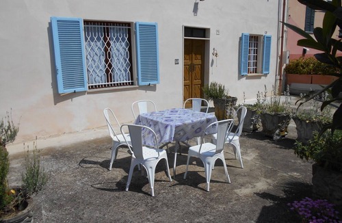 Castellero House | A country house in the hills, nestled among the hazelnut groves of Castellero.
