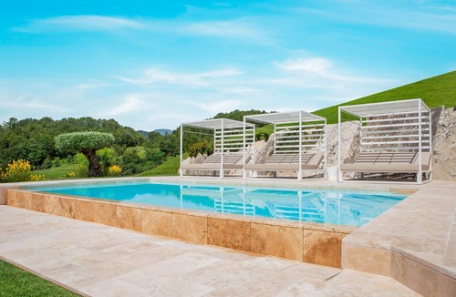 Comunanza Villa | About 30 minutes from Ascoli Piceno, Villa Ondina is a charming retreat with private pool