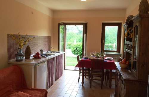 Apecchio Apartment | Accommodation in a cave with hot tub