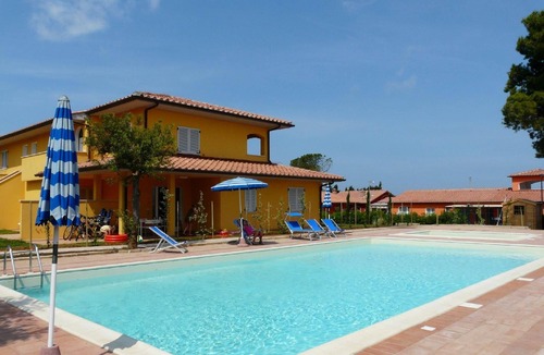 Puntone Apartment | Accommodation in a residence, close to the sea, swimming pool