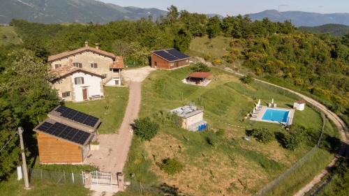 Gubbio House | AGRITURISMO BUON VENTO, Appartamento L'ALBERO SBANDIERATORE una cozy home in Gubbio Italy