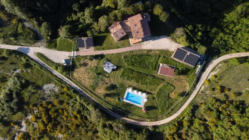 Gubbio House | AGRITURISMO BUON VENTO, Appartamento L'ALBERO SBANDIERATORE una cozy home in Gubbio Italy