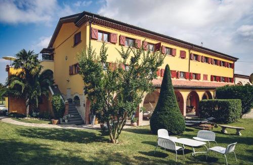 San Lorenzo in Campo Apartment | Agriturismo Miralbello