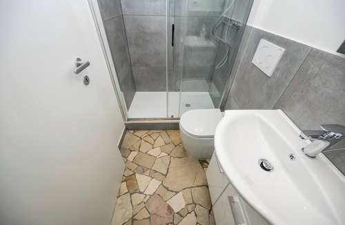 Milan House | Airguest Pianella Rooms